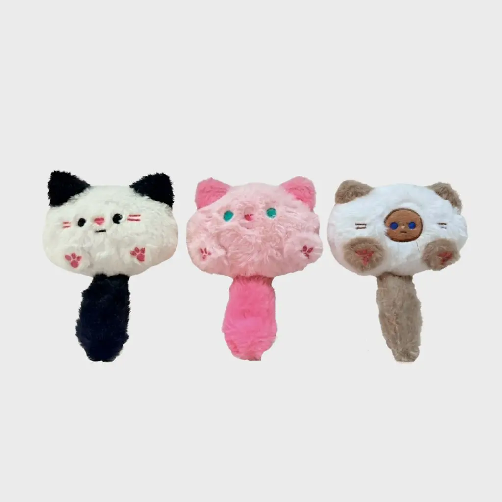 Juguete de peluche gato con cola